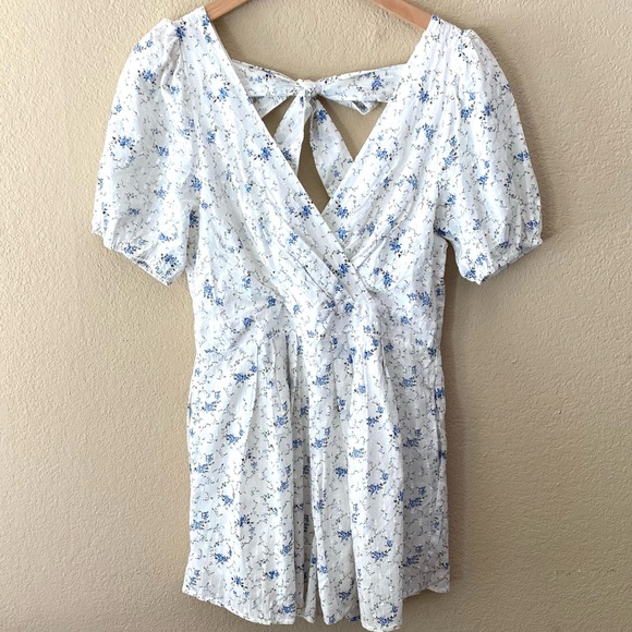 Storia Wrap-Front Tie-Back Floral Puff Sleeve Romper - Picture 8 of 8